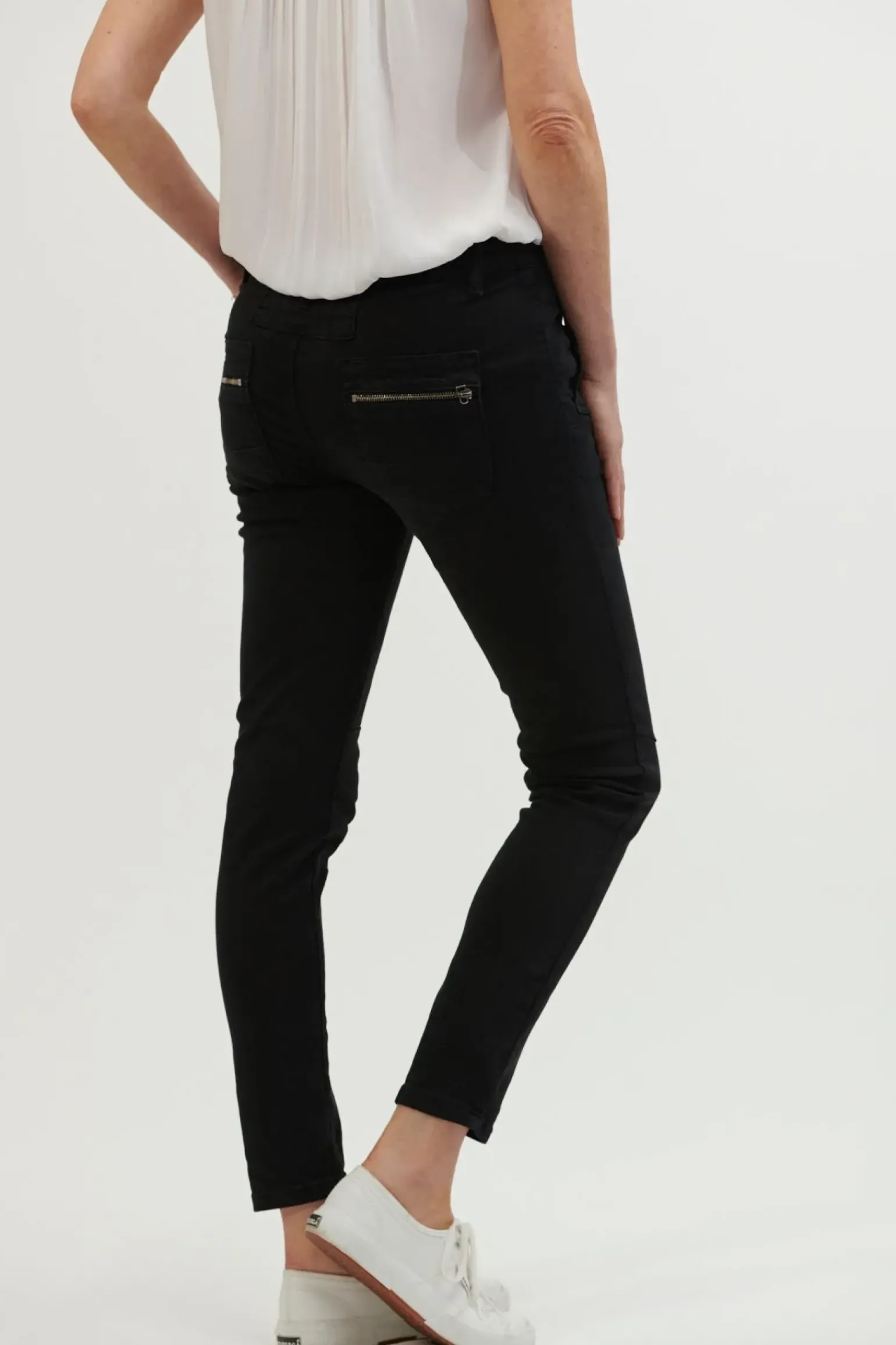 Italian Star Button Jean - Black