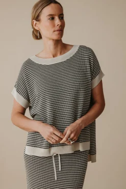 Talamaya Lattice Short Sleeve Pullover - Washed Black & Soft Gold